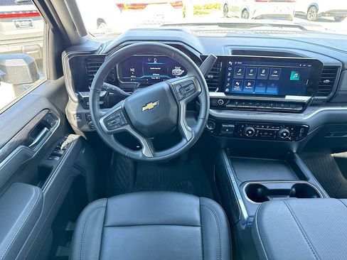 Used 2025 Chevrolet Silverado 2500 LTZ w/ LTZ Premium Package AWD/4WD image 11