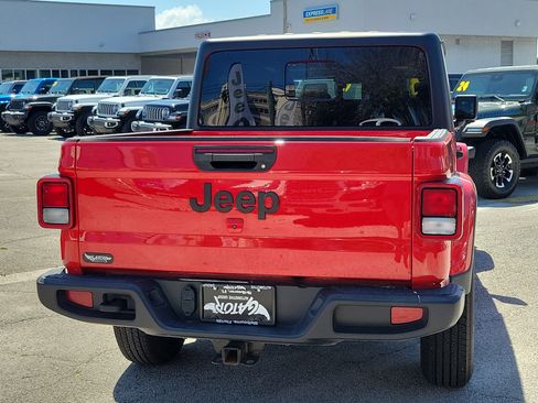 Used 2024 Jeep Gladiator Sport image 4
