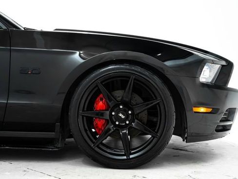 Used 2013 Ford Mustang GT Premium w/ Security Pkg RWD image 14