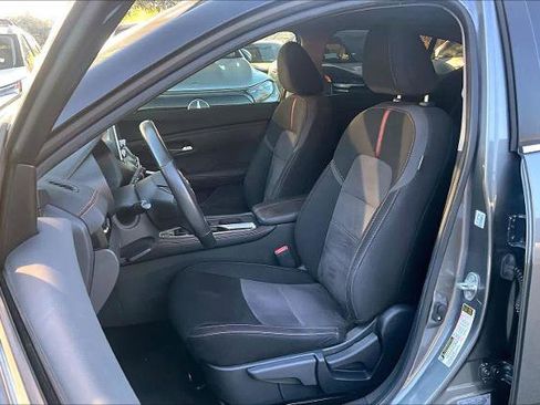 Certified 2022 Nissan Sentra SR image 7