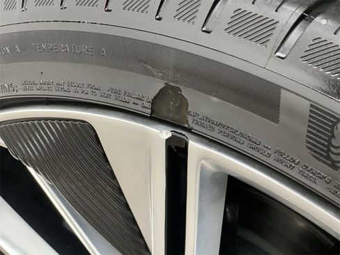 Certified 2024 Cadillac Lyriq Luxury w/ Nappa Leather Package image 30