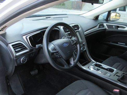 Used 2018 Ford Fusion SE image 10