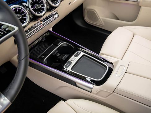 New 2025 Mercedes-Benz GLB 250 4MATIC image 12