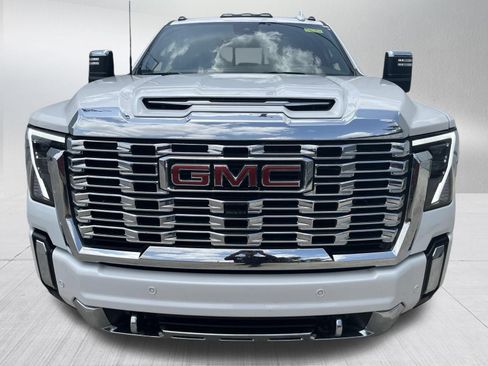 Used 2024 GMC Sierra 3500 Denali w/ Technology Package AWD/4WD image 2
