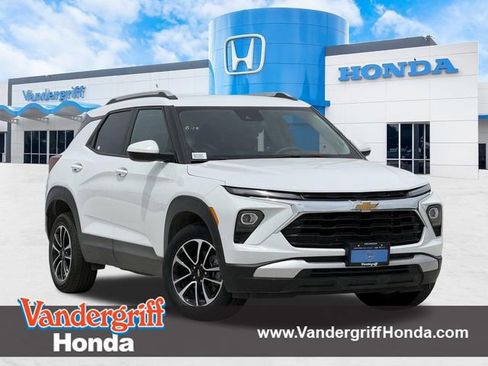 Used 2025 Chevrolet TrailBlazer LT AWD/4WD image 1
