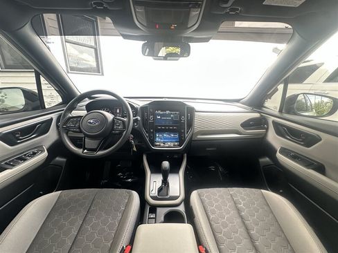 Used 2025 Subaru Forester AWD/4WD image 4