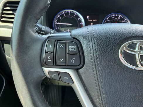 Used 2019 Toyota Highlander XLE AWD/4WD image 28