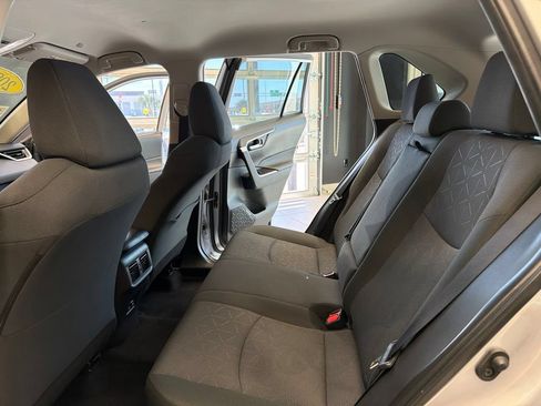 Used 2025 Toyota RAV4 XLE FWD image 29