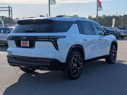 New 2026 Chevrolet Traverse High Country FWD image 3