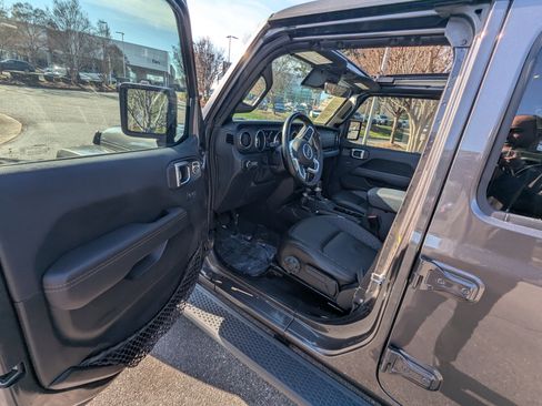 Used 2021 Jeep Wrangler Unlimited Sahara image 8