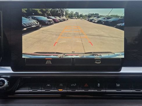 Used 2026 GMC Sierra 1500 SLT w/ SLT Convenience Package AWD/4WD image 16