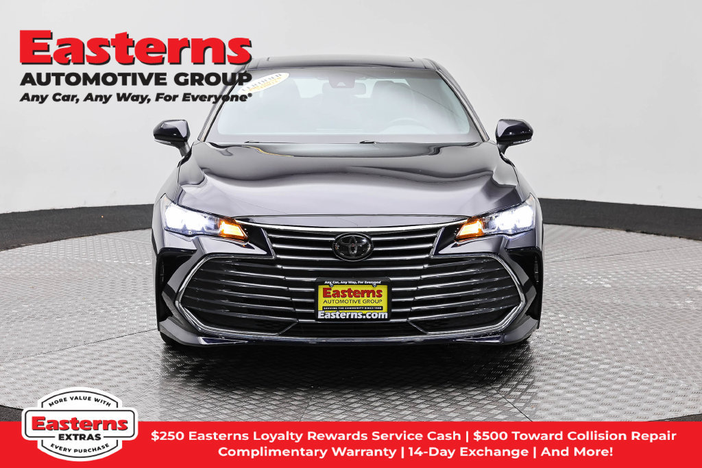 Used 2022 Toyota Avalon XLE w/ Moonroof Package FWD image 3