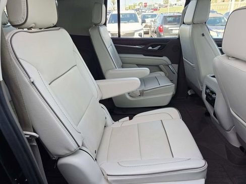 Used 2022 GMC Yukon XL Denali image 13
