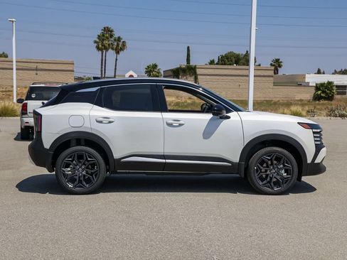 New 2026 Nissan Kicks SR FWD image 3