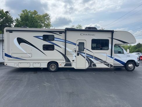 Used 2018 Ford E-450 and Econoline 450 Super Duty w/ Motorhome Prep Package RWD image 4