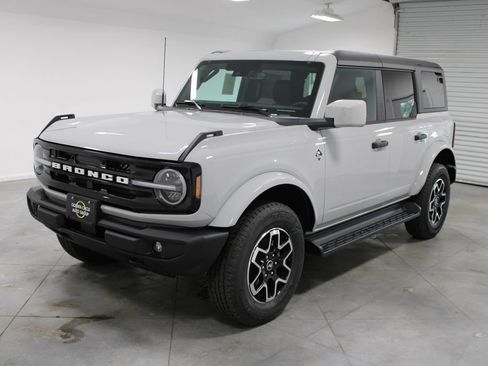 New 2026 Ford Bronco Outer Banks AWD/4WD image 3