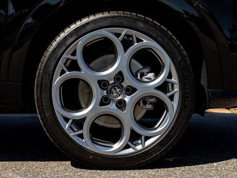 New 2025 Alfa Romeo Tonale w/ Premium Package image 18