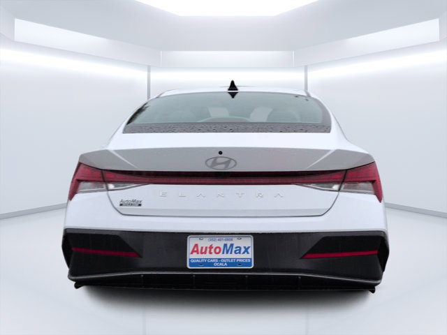 Used 2025 Hyundai Elantra SEL FWD image 4