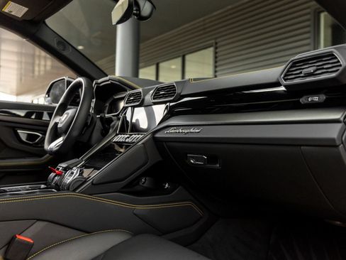 Used 2024 Lamborghini Urus S AWD/4WD image 48
