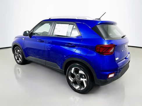 Used 2024 Hyundai Venue Limited image 8