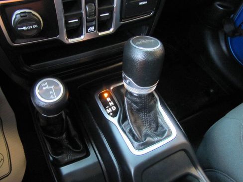 Used 2021 Jeep Gladiator Sport AWD/4WD image 38