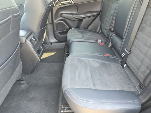 Used 2024 Mitsubishi Outlander SE AWD/4WD image 12