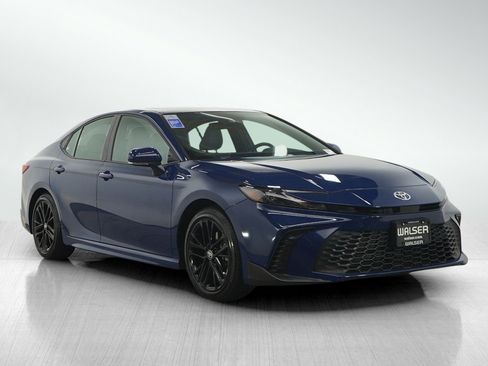 Used 2025 Toyota Camry SE image 7