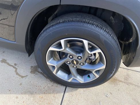 Used 2025 Chevrolet Trax LT w/ LT Convenience Package FWD image 30