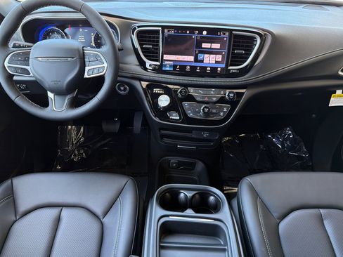 New 2027 Chrysler Pacifica Select FWD image 11