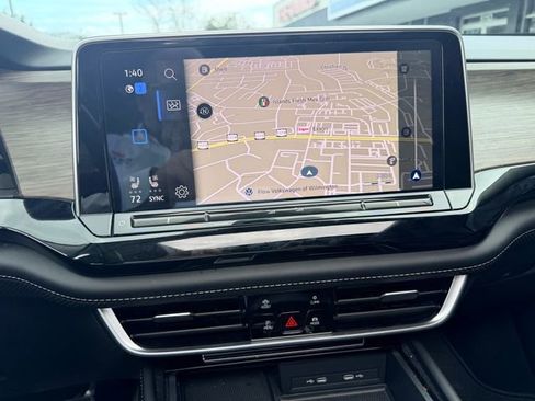 Used 2024 Volkswagen Atlas SEL Premium R-Line image 16