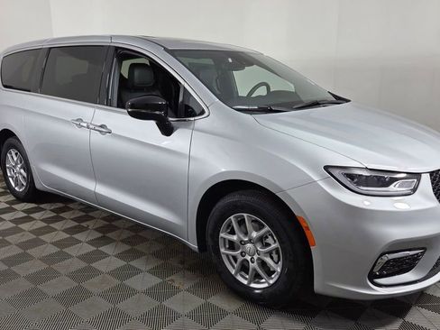 New 2026 Chrysler Pacifica Select FWD image 1