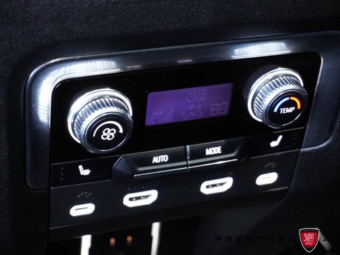 Used 2021 GMC Yukon XL Denali w/ Denali Premium Package image 32