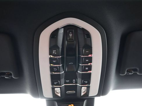 Certified 2023 Porsche Macan AWD/4WD image 27
