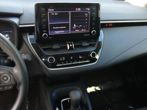 Used 2022 Toyota Corolla LE image 20