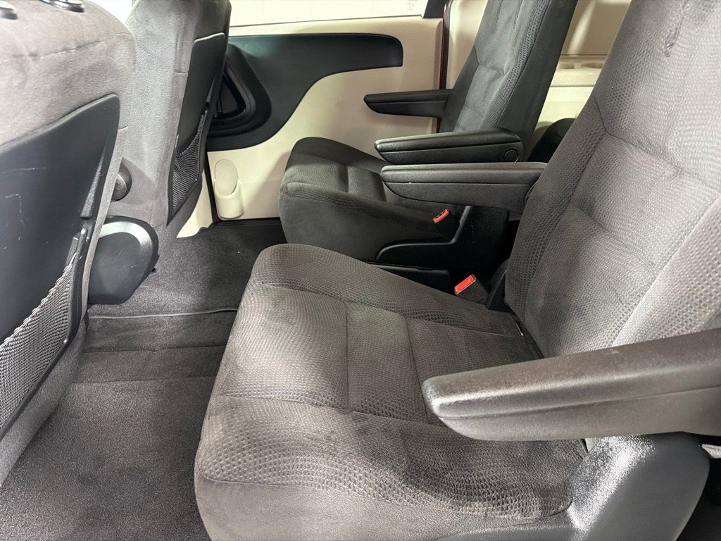 Used 2014 Dodge Grand Caravan SE w/ Quick Order Package 29E SE FWD image 14