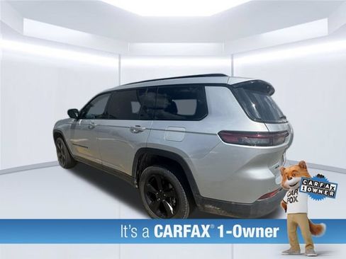 Used 2023 Jeep Grand Cherokee L Limited w/ Black Appearance Package AWD/4WD image 4