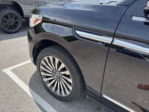 Used 2019 Lincoln Navigator L Reserve AWD/4WD image 5