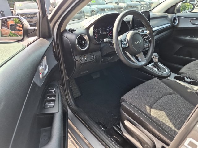 Used 2022 Kia Forte LXS w/ LXS Technology Package FWD image 13