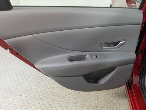 Used 2025 Hyundai Elantra SEL FWD image 18