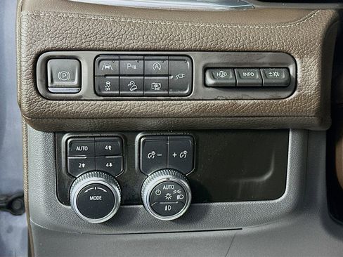 Used 2022 GMC Yukon XL Denali AWD/4WD image 10