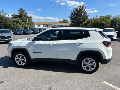 Used 2024 Jeep Compass Latitude AWD/4WD image 4