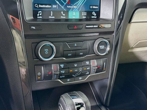 Used 2018 Ford Explorer XLT w/ Equipment Group 202A AWD/4WD image 10