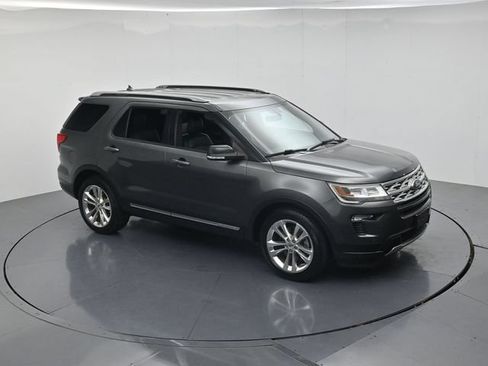 Used 2018 Ford Explorer XLT w/ Equipment Group 202A FWD image 46