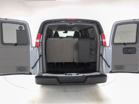 Used 2019 Chevrolet Express 3500 LS RWD image 11