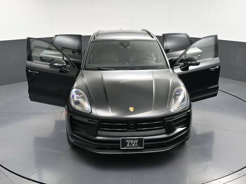 Certified 2023 Porsche Macan Turbo AWD/4WD image 33