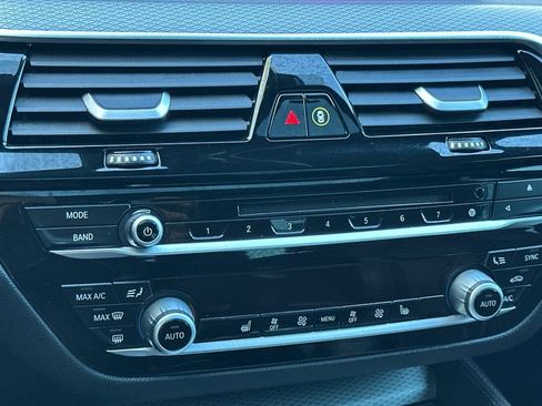 Used 2019 BMW 530e w/ M Sport Package image 23