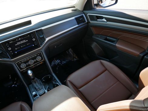 Used 2022 Volkswagen Atlas SE w/ Panoramic Sunroof Package AWD/4WD image 11