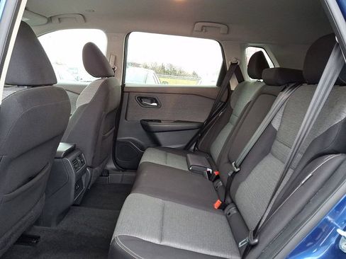 Used 2022 Nissan Rogue SV image 10