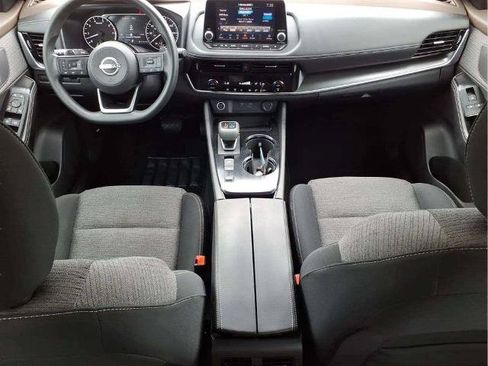 Certified 2022 Nissan Rogue SV FWD image 9