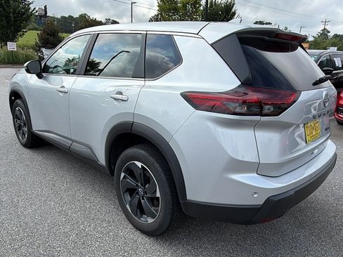 Used 2024 Nissan Rogue SV AWD/4WD image 10
